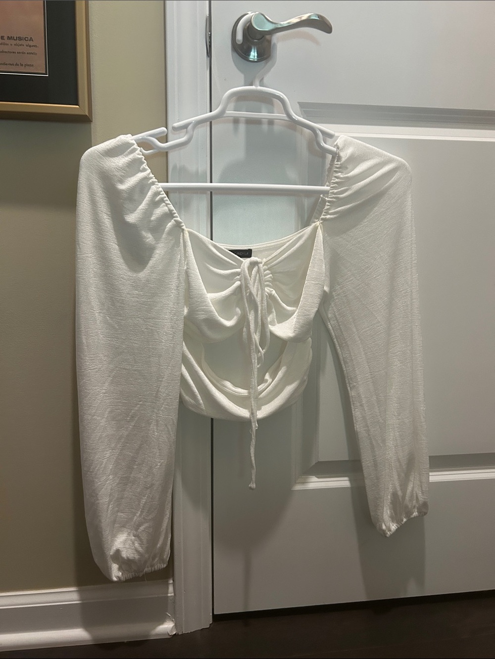 Women’s White Ruched Long-Sleeve Crop Top